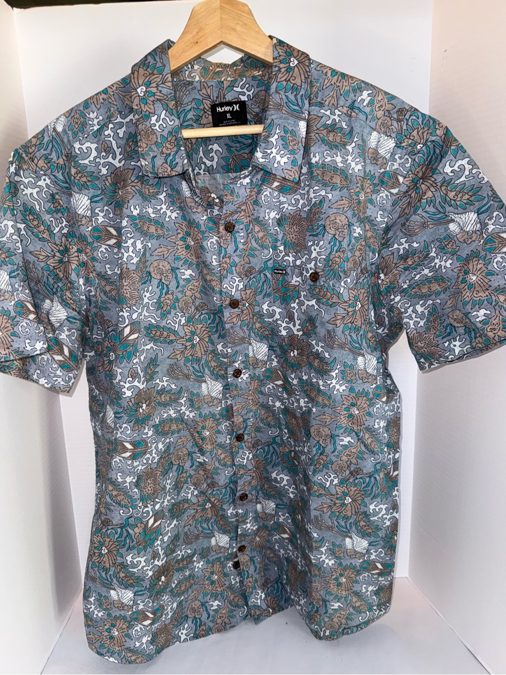 Hurley Short-Sleeve Floral Skull Button-Up Shirt - Teal, Gray & Brown XL